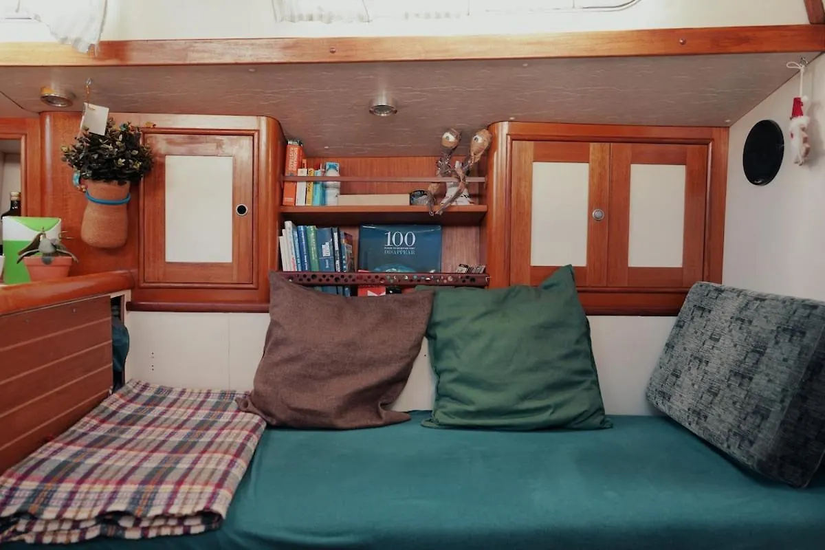 Cozy Lisbon Marina Sleepaboard - Sail Away Hotel 0*,